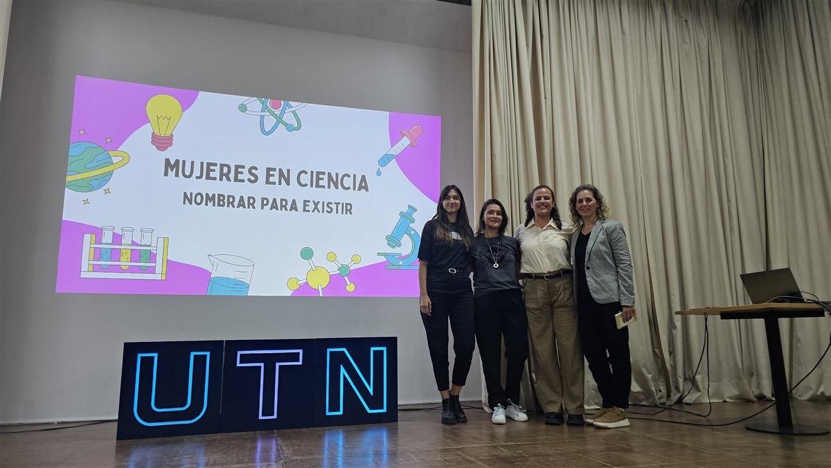 Laura Zanitti en la charla Mujeres en Ciencia, UTN